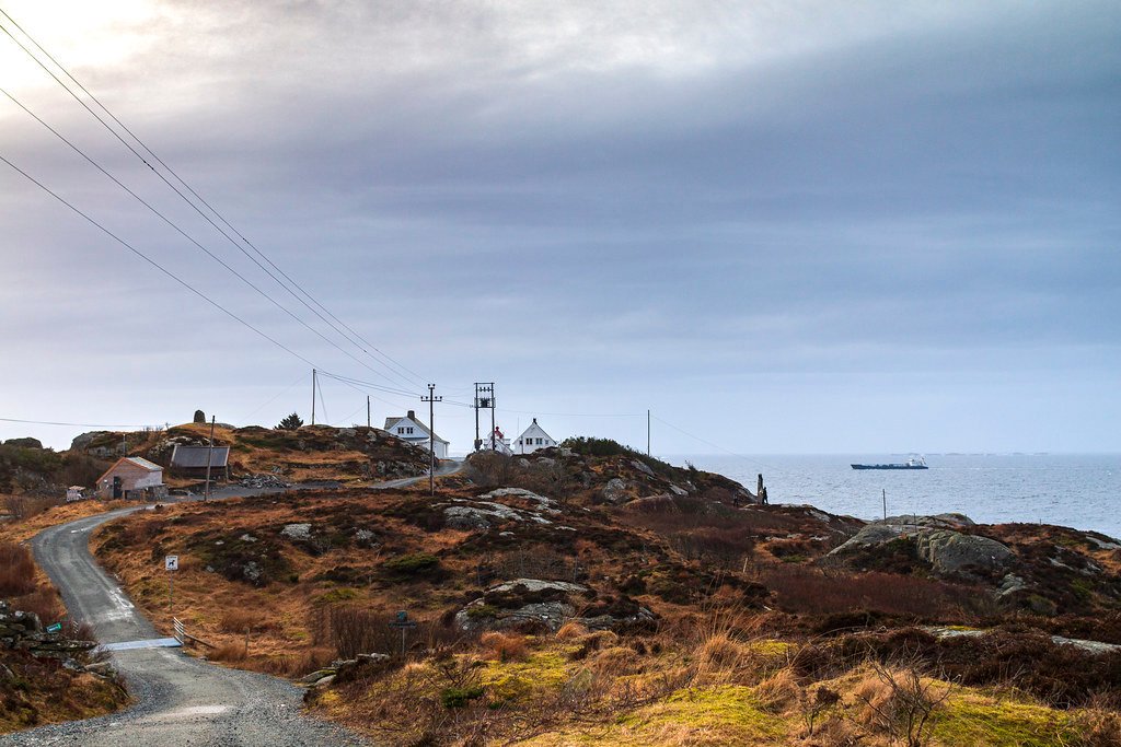 Looking out to Sea by langd