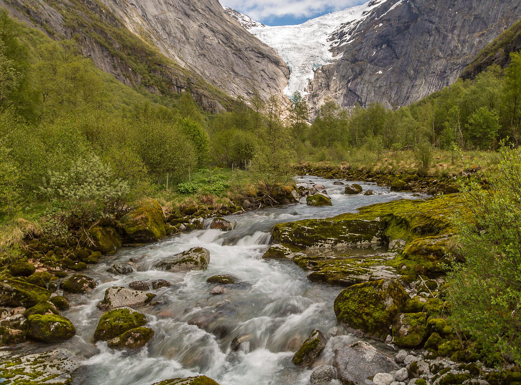 stream and glacier – Olden
