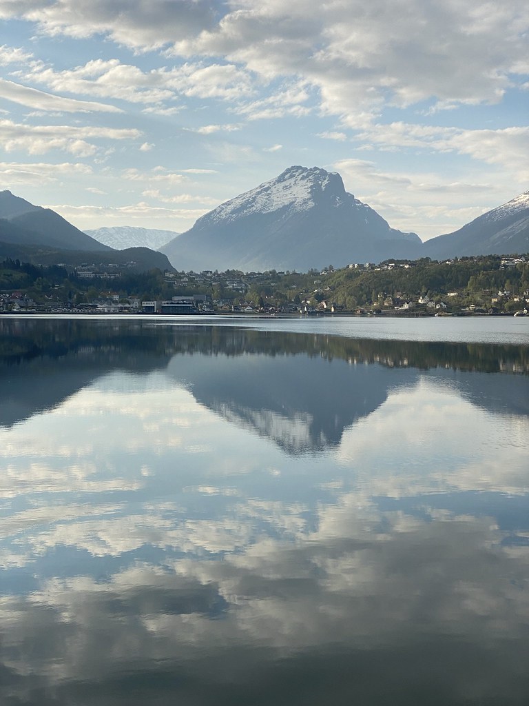 Ryssdalshornet & fjord
