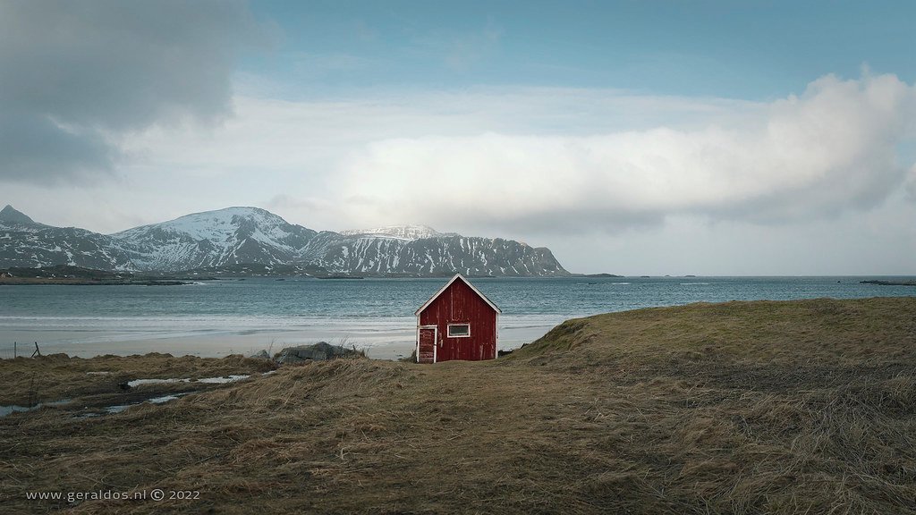 Lofoten Ramberg Red Cabin b